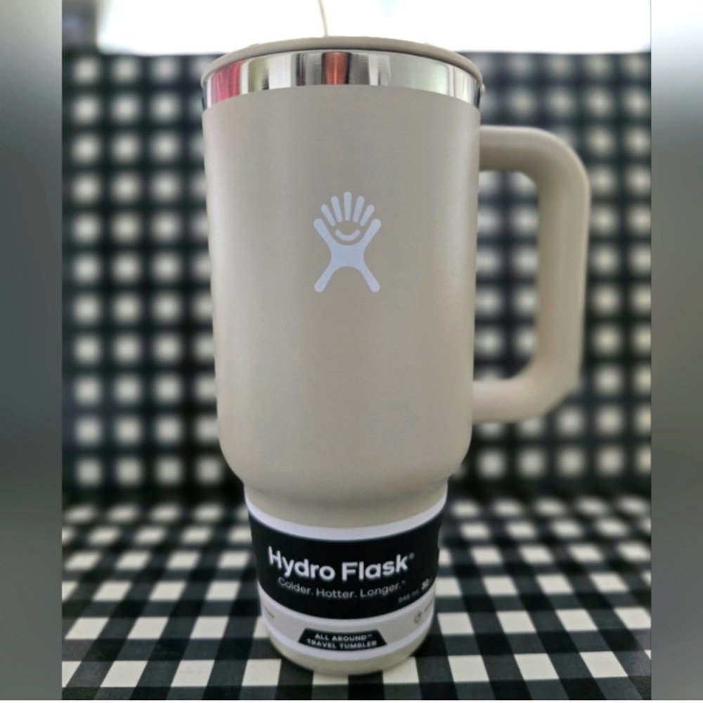 Brand NEW 32 OZ Hydro Flask Beige Travel Mug